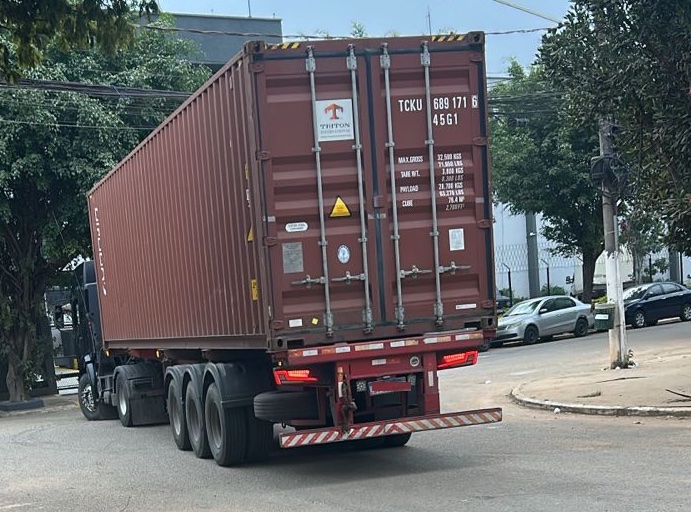Transportadora de Container em Santos: o que saber antes de contratar